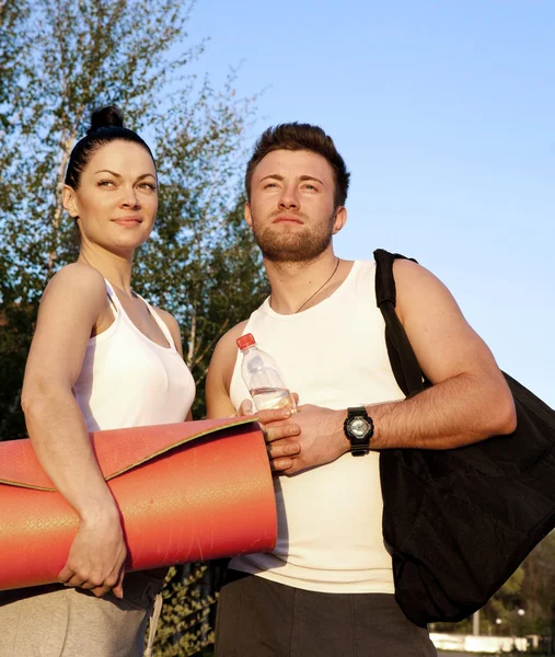 Frau und Mann in Sportkleidung — Stockfoto