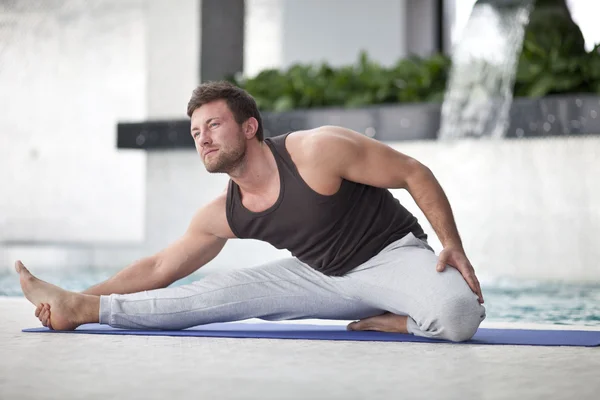 De man die zich bezighouden met fitness — Stockfoto