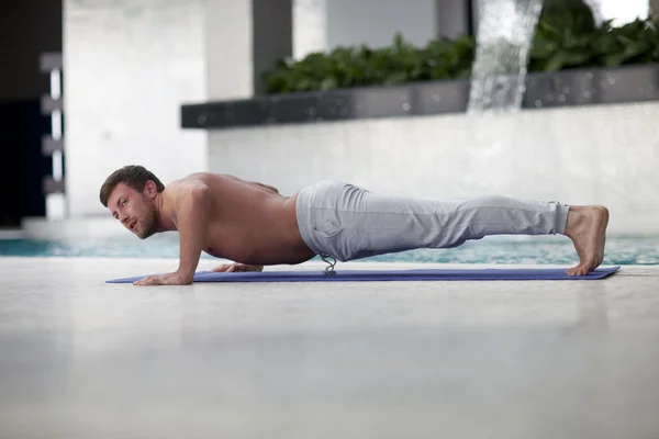 The man engaged in fitness — Stock Photo, Image