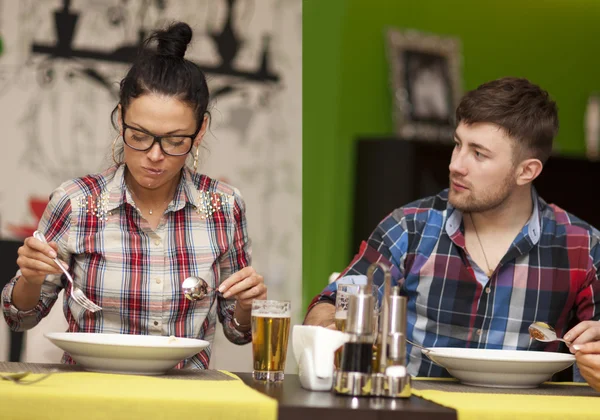 A young girl and guy at home party — Stock Photo, Image