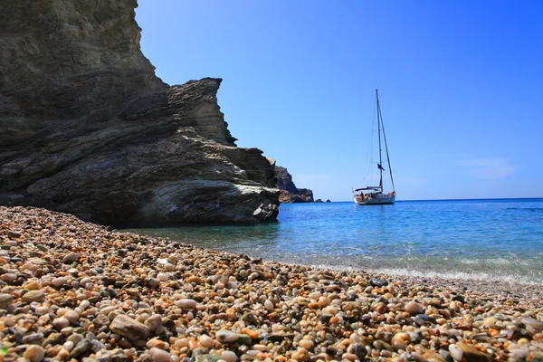 En yacht på de greske øyer – stockfoto