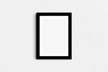 Çerçeve modeli 5x7, 50x70, A4, A3, A2, A1. Tek siyah çerçeve modeli. Temiz, modern, minimalist, parlak. Portre. Dikey. Passepartout / mat açılışı 2: 3 çerçeve oranı.