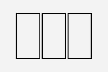 Çerçeve modeli 1: 2. Üç ince siyah çerçeve seti. Galeri duvarı maketi, 3 kare seti. Temiz, modern, minimalist, parlak. Portre. Dikey.