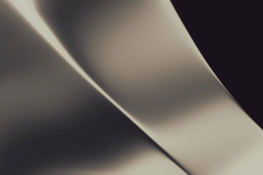 Bu atmosferik metalik soyut arkaplan yumuşak bir ışık ve zarif bir dalga tasarımı içerir. Şampanya, bronz, yumuşak altın ve ılık nötr renkler kaliteli markalaşma ve dijital ortama uygun lüks ve modern bir görüntü sunar.