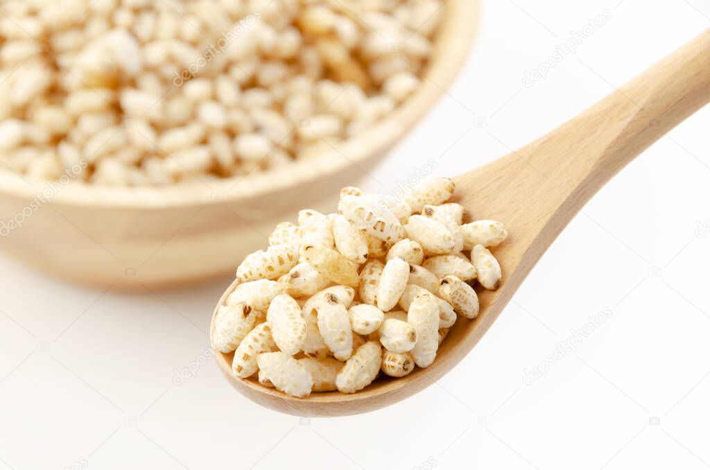 puffed rice on wooden spoon