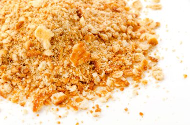 ezilmiş beyaz arka planda kraker