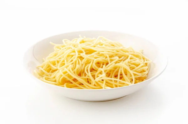 Spaghetti Nudlar Plattan Vit Bakgrund — Stockfoto