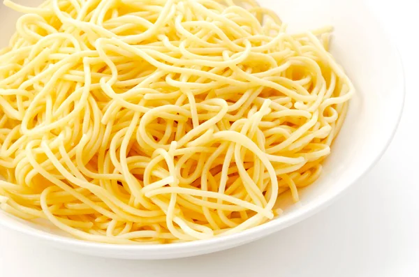 Spaghetti Nudlar Plattan Vit Bakgrund — Stockfoto