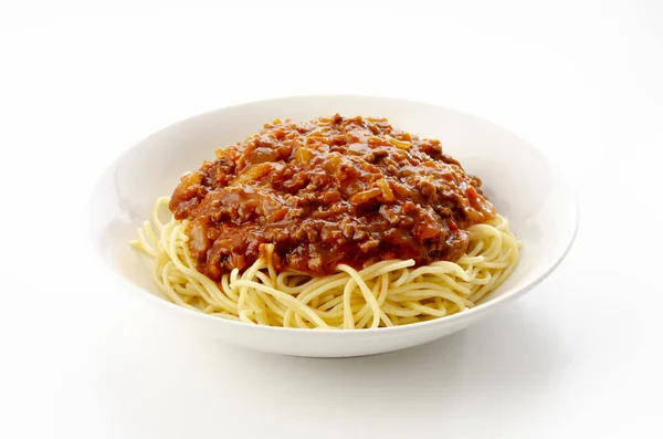 Beyaz Arka Planda Soslu Spagetti — Stok fotoğraf