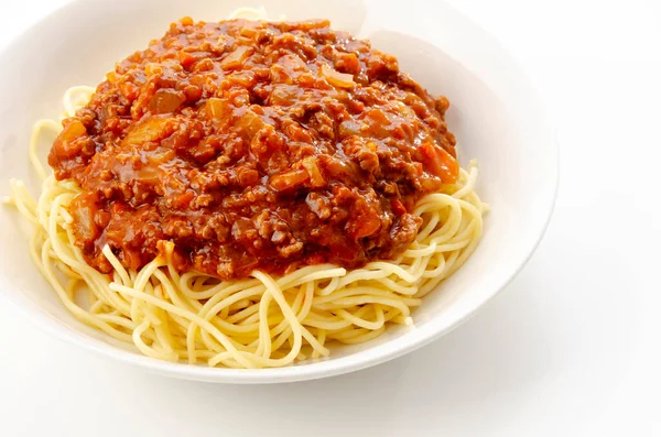 Spaghetti Sosem Mięsnym Białym Tle — Zdjęcie stockowe