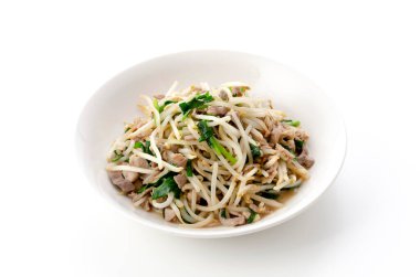 Kızarmış domuz eti, fasulye filizi.