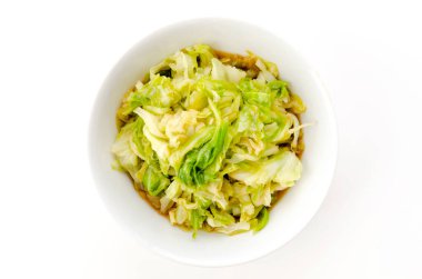 Sarımsak ve zencefilli kızarmış lahana.