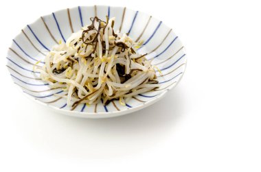 Tuzlu yosun kabuğu fasulye filizlerini siliyor.