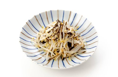 Tuzlu yosun kabuğu fasulye filizlerini siliyor.