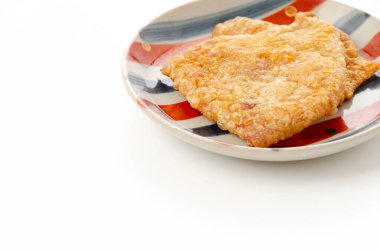 Tabakta Çıtır Kızarmış Tavuk Derisi