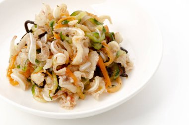 Japon yemeği, Aemono, Mimigar (domuz kulağı) ve erik kombu ve sebzeli.