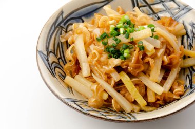 Japon yemeği, Mimigar 'dan Daikon Irichi' ye Kızarmış domuz kulağı ve Japon turp kabuğu.