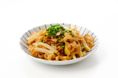 Japon yemeği, Mimigar 'dan Daikon Irichi' ye Kızarmış domuz kulağı ve Japon turp kabuğu.