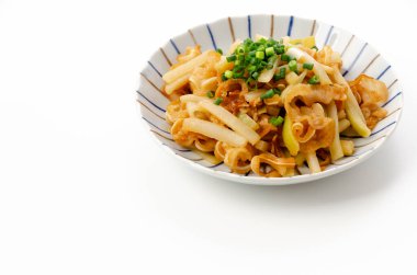 Japon yemeği, Mimigar 'dan Daikon Irichi' ye Kızarmış domuz kulağı ve Japon turp kabuğu.