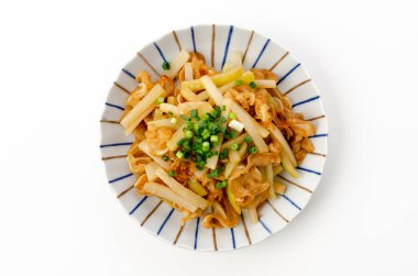 Japon yemeği, Mimigar 'dan Daikon Irichi' ye Kızarmış domuz kulağı ve Japon turp kabuğu.