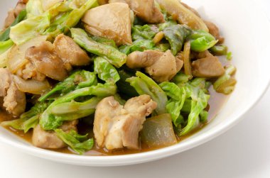 Soya fasulyeli kızarmış tavuk.