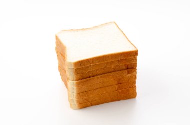Beyaz arkaplanda dilimlenmiş ekmek
