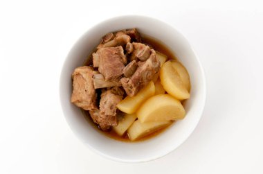 Japon mutfağı, Nimono, haşlanmış turp ve kaburga.