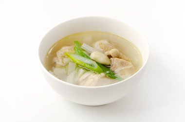 Ev yapımı tavuk ve sebze çorbası.