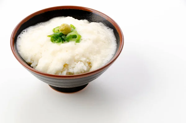 とろろ丼 日本料理 米に山芋を挽く — ストック写真