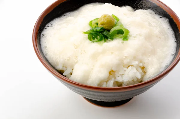 とろろ丼 日本料理 米に山芋を挽く — ストック写真