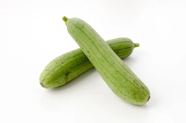 Färsk Grön Svamp Gourd Eller Loofah Isolerad Vit Bakgrund — Stockfoto