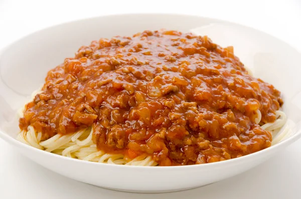 Spaghetti Sosem Mięsnym Białym Tle — Zdjęcie stockowe