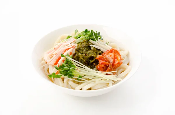 Cibo Giapponese Spaghetti Bukkake Udon Una Ciotola Bianca Sfondo Bianco — Foto Stock