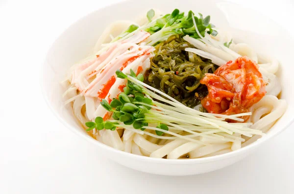 Cibo Giapponese Spaghetti Bukkake Udon Una Ciotola Bianca Sfondo Bianco — Foto Stock