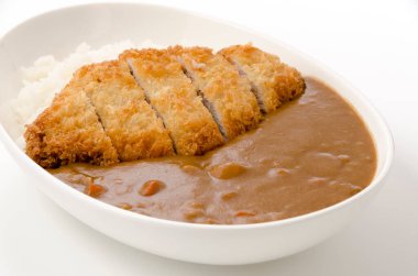 Japon yemeği, körili tavuk ve pilav.