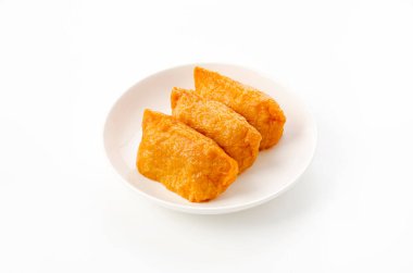 Japon mutfağı, Inari suşisi, kızarmış tofuya sarılmış sirkeli haşlanmış pirinç.