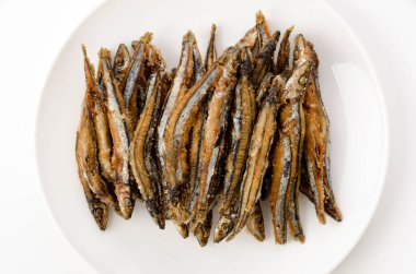 Japon yemeği, Kibinago Karaage, kızarmış gümüş çizgili ringa balığı.