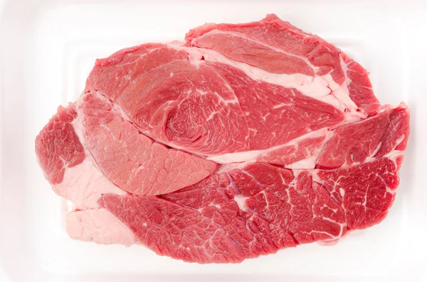 Čerstvé Syrové Hovězí Steak Pěnovém Zásobníku Bílém Pozadí — Stock fotografie