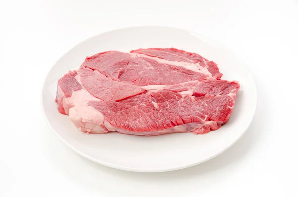 Beyaz Arka Planda Taze Çiğ Biftek — Stok fotoğraf
