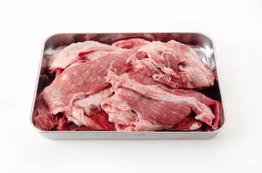 Beyaz Arkaplanlı Paslanmaz Tepside Et Tendonu