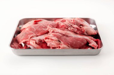 Beyaz Arkaplanlı Paslanmaz Tepside Et Tendonu