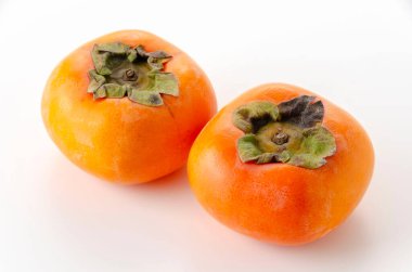 Taze Japon Kaki Hurmaları Beyaz Arkaplanda