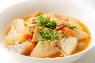 Haşlanmış Kök Sebzeleri ve Kızarmış Tofu