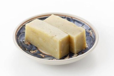 El yapımı Japon patatesli Yokan tabakta