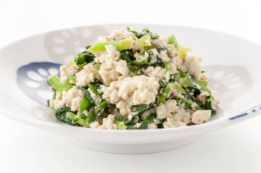 Ispanak ve susam aromalı Tofu Shiraae.