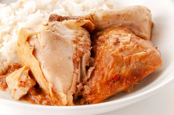 Pearl Barley 'li sarımsaklı tavuk. Bir tabak sade sarımsaklı tavuk ve inci arpa pilavı..