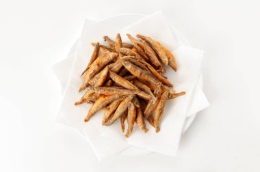 Japon usulü kızarmış eritilmiş balık tabağı.