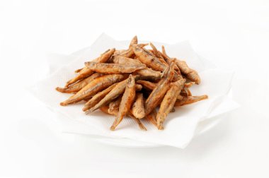 Japon usulü kızarmış eritilmiş balık tabağı.