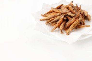 Japon usulü kızarmış eritilmiş balık tabağı.