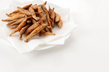 Japon usulü kızarmış eritilmiş balık tabağı.